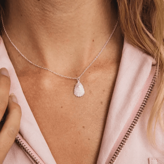 Asri Keyhole Necklace - One Color / One Size - Jewelry & Accessories - Necklaces & Pendants - Pendant Necklaces